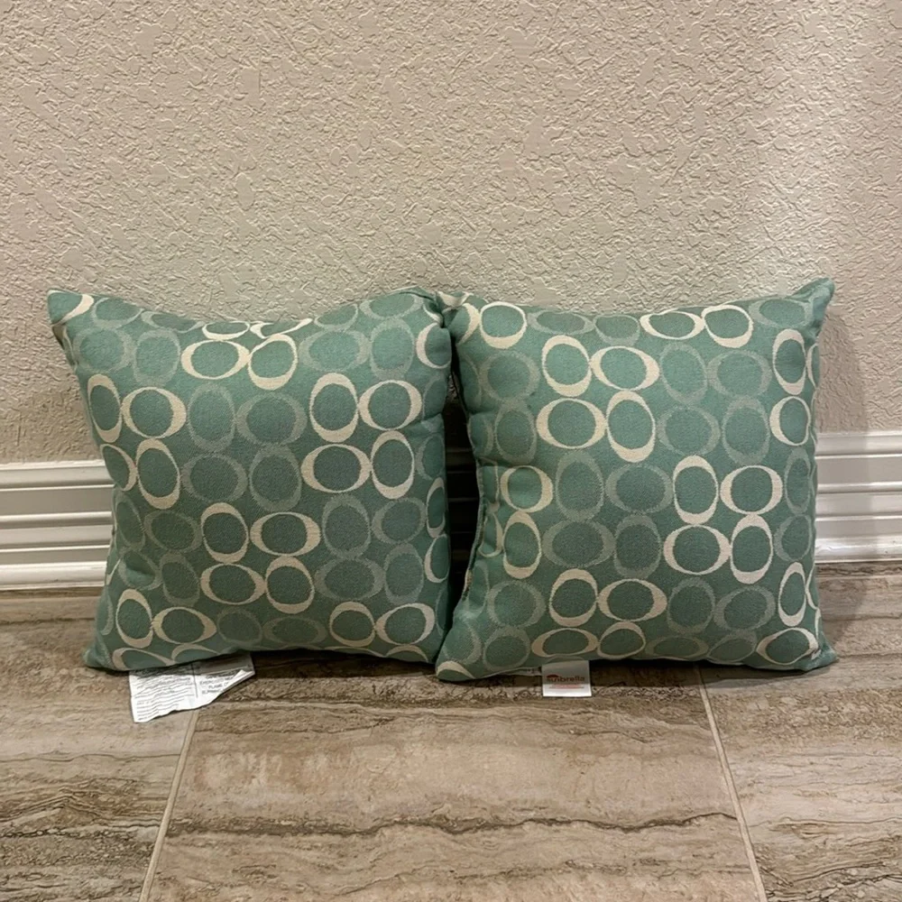 NEW 2 Sunbrella Throw Pillows NEW